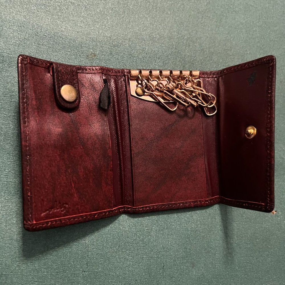 Lodis Trifold Burgundy  Leather 6 Hook Key Holder .